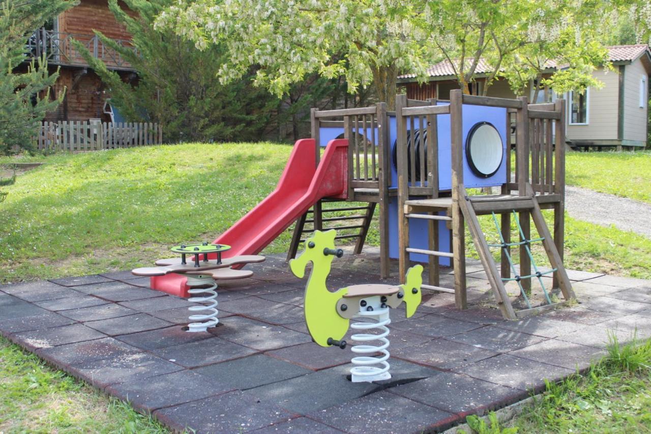 Camping Le Couriou Recoubeau-Jansac エクステリア 写真